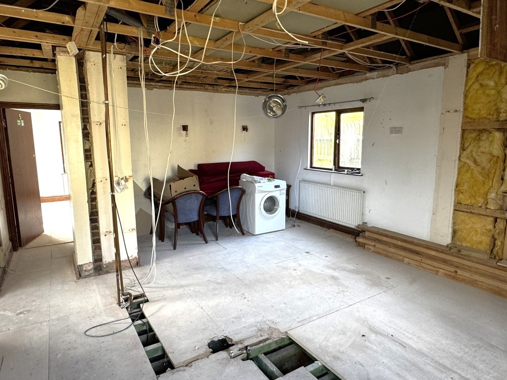 Lot: 135 - HISTORIC PUBLIC HOUSE FOR IMPROVEMENT WITHIN DARTMOOR NATIONAL PARK -